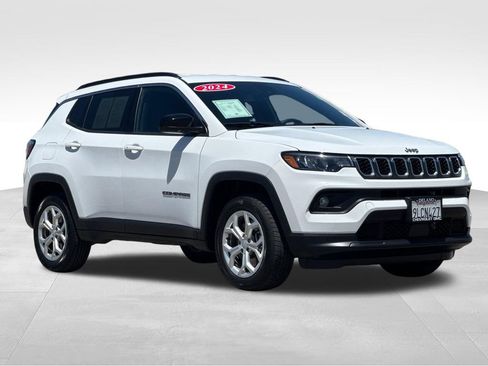 Used 2024 Jeep Compass Latitude AWD/4WD image 7