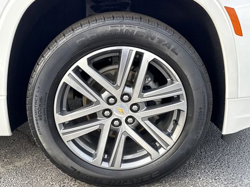 Used 2023 Chevrolet Traverse High Country image 12