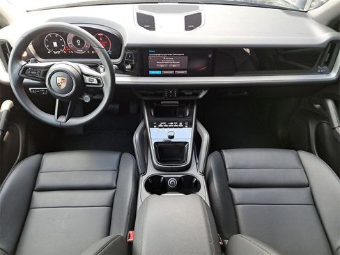 Certified 2025 Porsche Cayenne AWD/4WD image 20