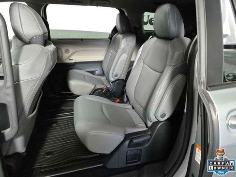 Certified 2024 Toyota Sienna XLE FWD image 25