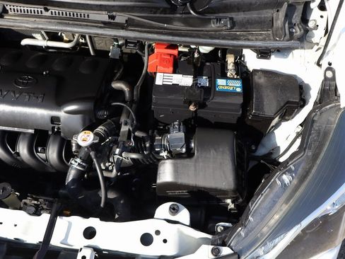 Used 2018 Toyota Yaris L image 13