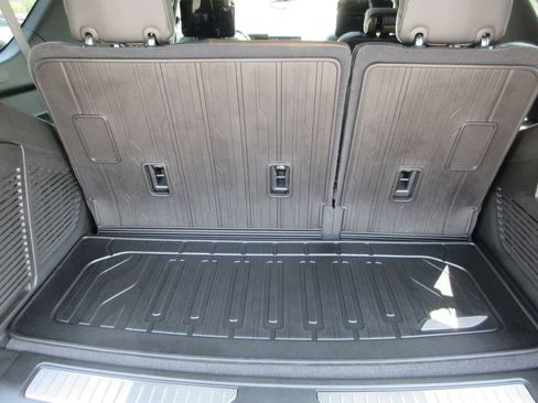 Certified 2025 GMC Yukon Denali Ultimate w/ LPO, Floor Liner Package AWD/4WD image 37