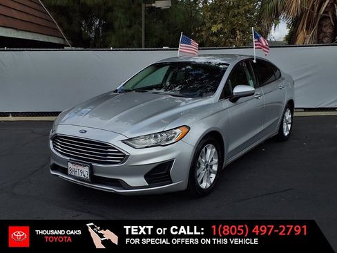 Used 2019 Ford Fusion SE FWD image 1