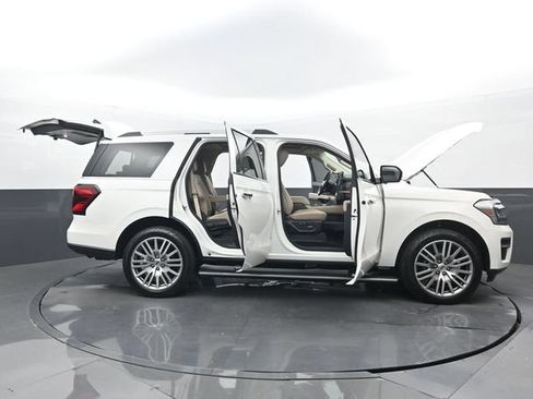 Used 2022 Ford Expedition Limited AWD/4WD image 34