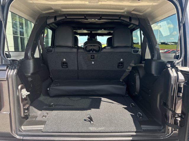 New 2027 Jeep Wrangler Unlimited Sahara AWD/4WD image 38
