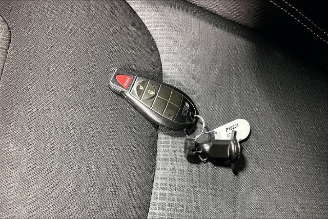 Used 2017 Jeep Cherokee Latitude w/ Comfort & Sound Group FWD image 31