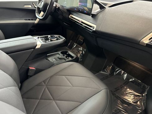 Used 2023 BMW iX xDrive50 w/ Sport Package image 31