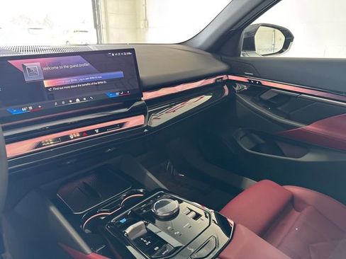 Used 2025 BMW i5 xDrive40 w/ Premium Package image 24