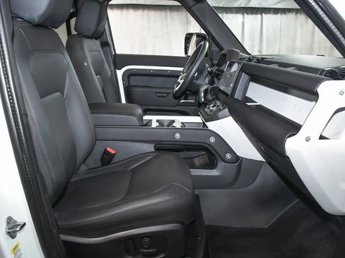 Used 2025 Land Rover Defender 110 S image 59