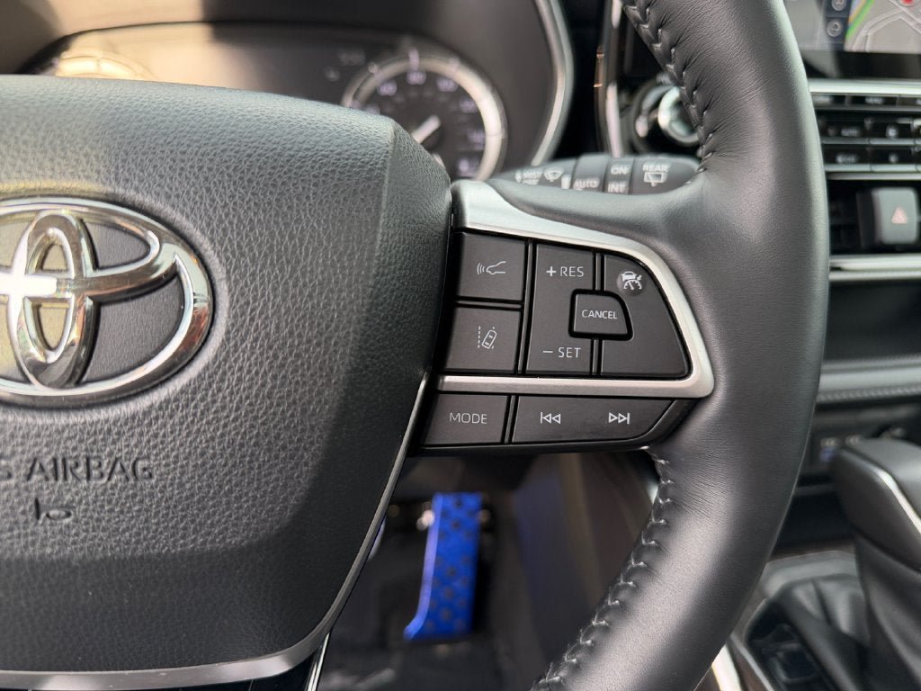 Used 2022 Toyota Highlander Platinum AWD/4WD image 16