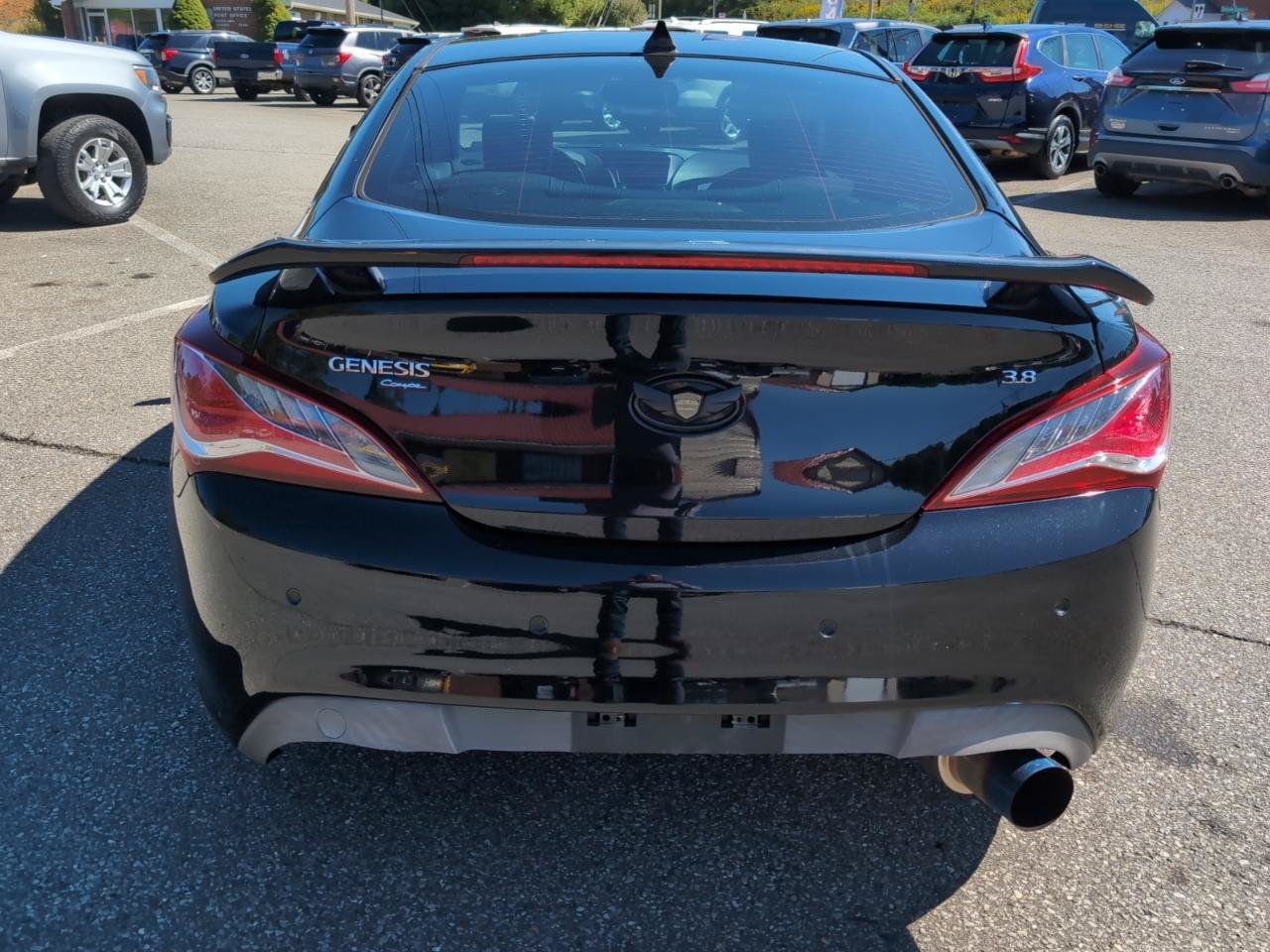 Used 2016 Hyundai Genesis Coupe 3.8 RWD image 4