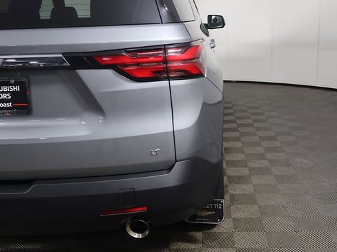 Used 2023 Chevrolet Traverse LT image 17