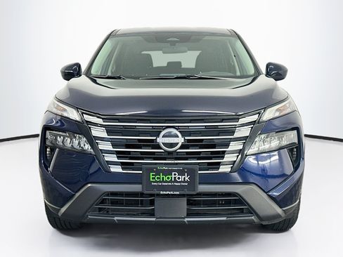 Used 2025 Nissan Rogue SV AWD/4WD image 2