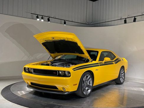 Used 2012 Dodge Challenger R/T RWD image 23