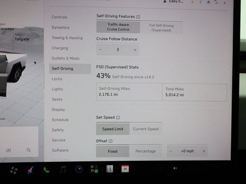 Used 2024 Tesla Cybertruck AWD Crew Cab image 21