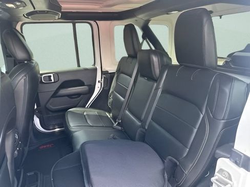 Used 2018 Jeep Wrangler Unlimited Sahara w/ Cold Weather Group AWD/4WD image 13