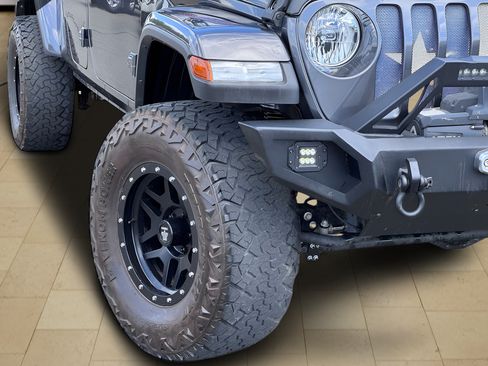 Used 2021 Jeep Gladiator Sport AWD/4WD image 46