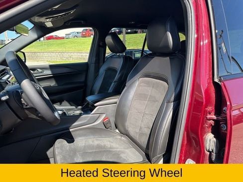 Used 2025 Jeep Grand Cherokee Altitude AWD/4WD image 29
