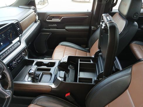 Used 2024 Chevrolet Silverado 1500 High Country w/ Z71 Off-Road Package AWD/4WD image 19