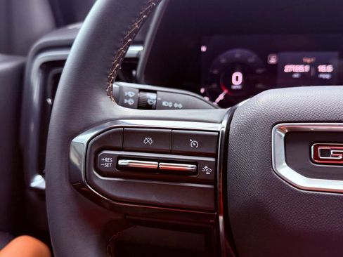 Used 2024 GMC Canyon AT4 w/ Technology Package image 18