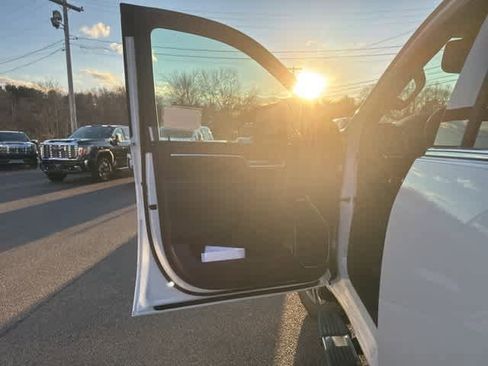 New 2026 GMC Sierra 2500 SLT w/ SLT Premium Package image 17