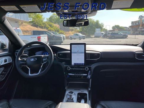 Used 2024 Ford Explorer ST w/ Technology Package image 17