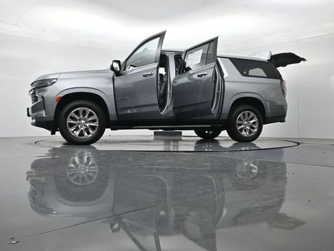 Used 2024 Chevrolet Suburban Premier AWD/4WD image 58