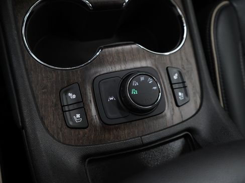 Used 2022 GMC Acadia Denali w/ Denali Ultimate Package image 27