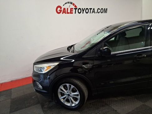 Used 2017 Ford Escape SE image 5