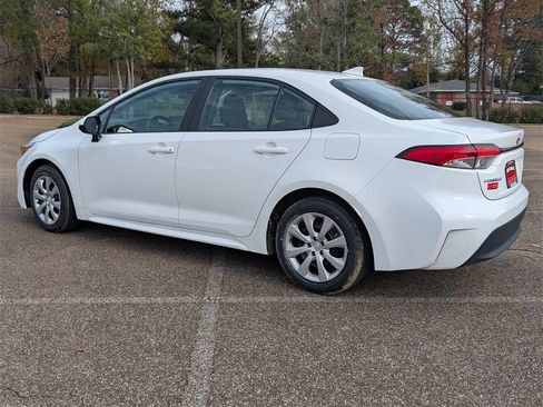 Used 2024 Toyota Corolla LE image 6