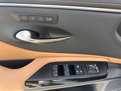 Used 2025 Lexus ES 350 w/ Premium Package image 27
