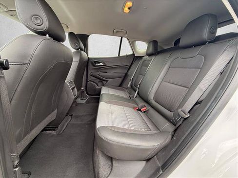 Used 2025 Chevrolet Trax LT FWD image 21