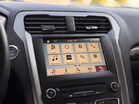 Used 2018 Ford Fusion SE w/ Equipment Group 602A FWD image 33