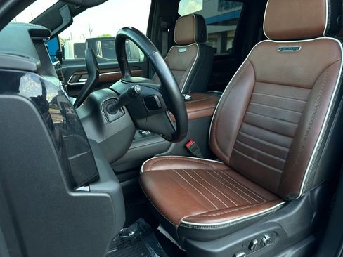 Used 2025 GMC Sierra 2500 Denali Ultimate AWD/4WD image 13