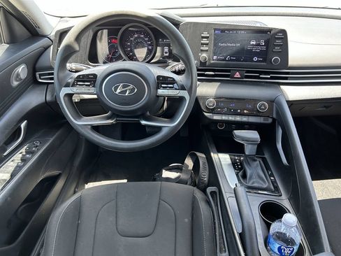 Used 2023 Hyundai Elantra SEL w/ Preferred Accessory Package FWD image 20