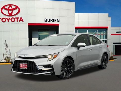 Certified 2025 Toyota Corolla SE image 1