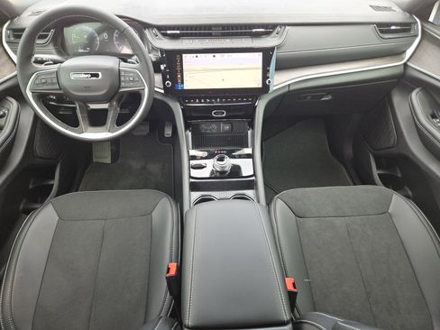 New 2026 Jeep Grand Cherokee Altitude AWD/4WD image 2