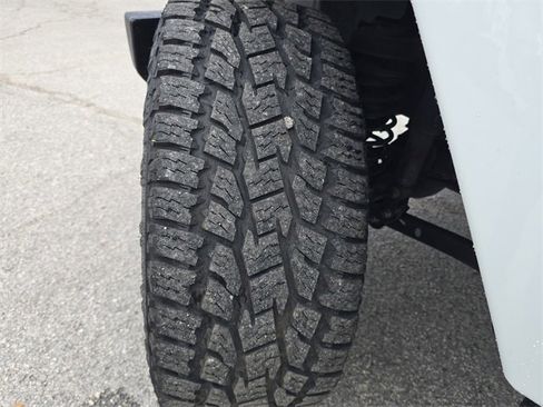 Used 2017 Jeep Wrangler Unlimited Sahara w/ Connectivity Group image 27