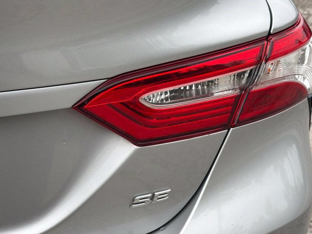 Used 2020 Toyota Camry SE FWD image 14