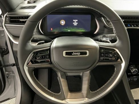 Used 2024 Jeep Grand Cherokee Overland w/ Luxury Tech Group IV image 23