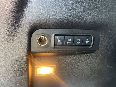 Used 2017 Ford Explorer Limited w/ Equipment Group 301A FWD image 17