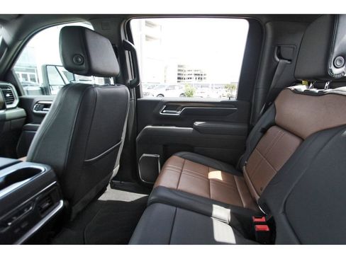 Used 2025 Chevrolet Silverado 3500 High Country w/ High Country Premium Package image 9