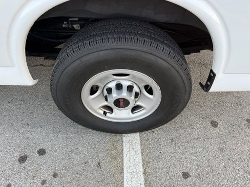 Used 2023 GMC Savana 2500 Extended w/ Driver Convenience Package image 15