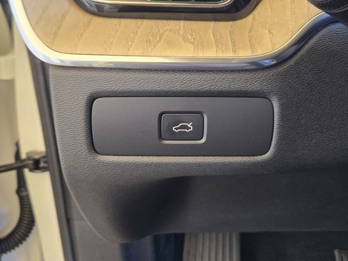 Used 2026 Volvo XC60 B5 Plus w/ Protection Package Premier AWD/4WD image 25
