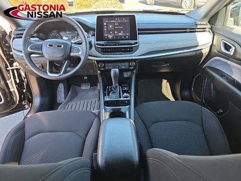 Used 2025 Jeep Compass Sport image 43