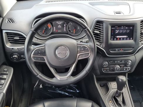 Used 2019 Jeep Cherokee Latitude Plus FWD image 12
