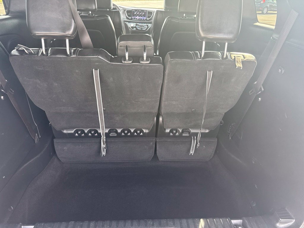 Used 2025 Chrysler Pacifica Select FWD image 32