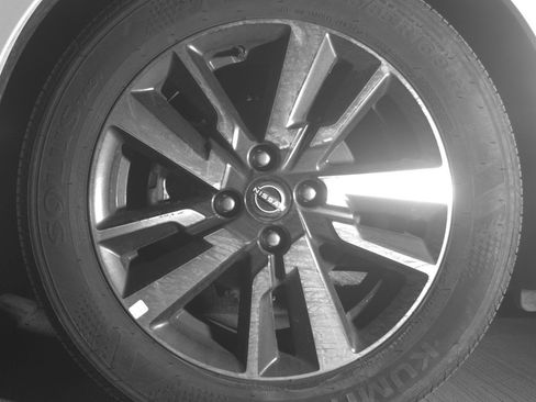 Used 2025 Nissan Versa SV image 12