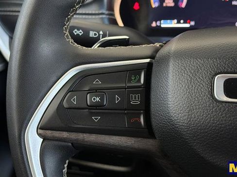 Used 2023 Jeep Grand Cherokee L Limited w/ Luxury Tech Group II AWD/4WD image 33