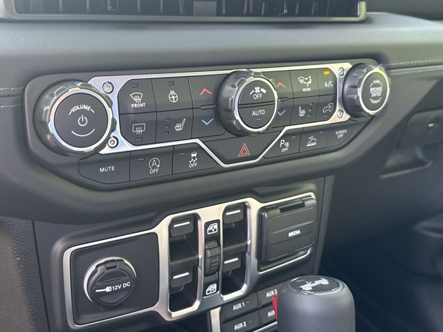 New 2026 Jeep Wrangler Unlimited Sahara AWD/4WD image 27